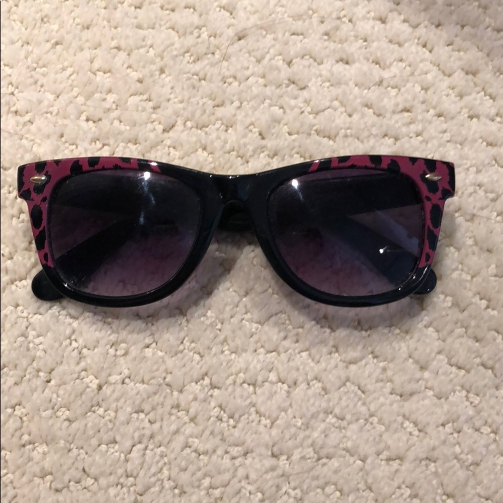 Betsy Johnson retro square sunglasses